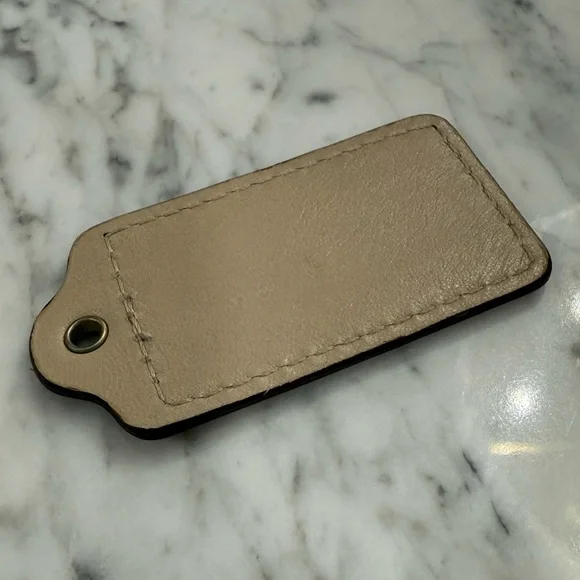❤️SOLD❤️ Vintage Tan Beige COACH Leather Tag Keychain - Picture 3 of 3